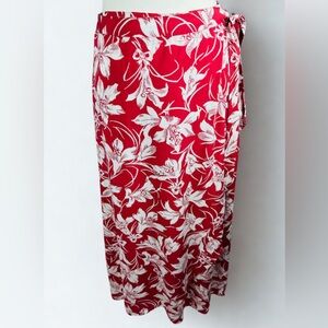 ⭐️ 3/$15 Chaps Red and White Floral Wrap Skirt Size XL